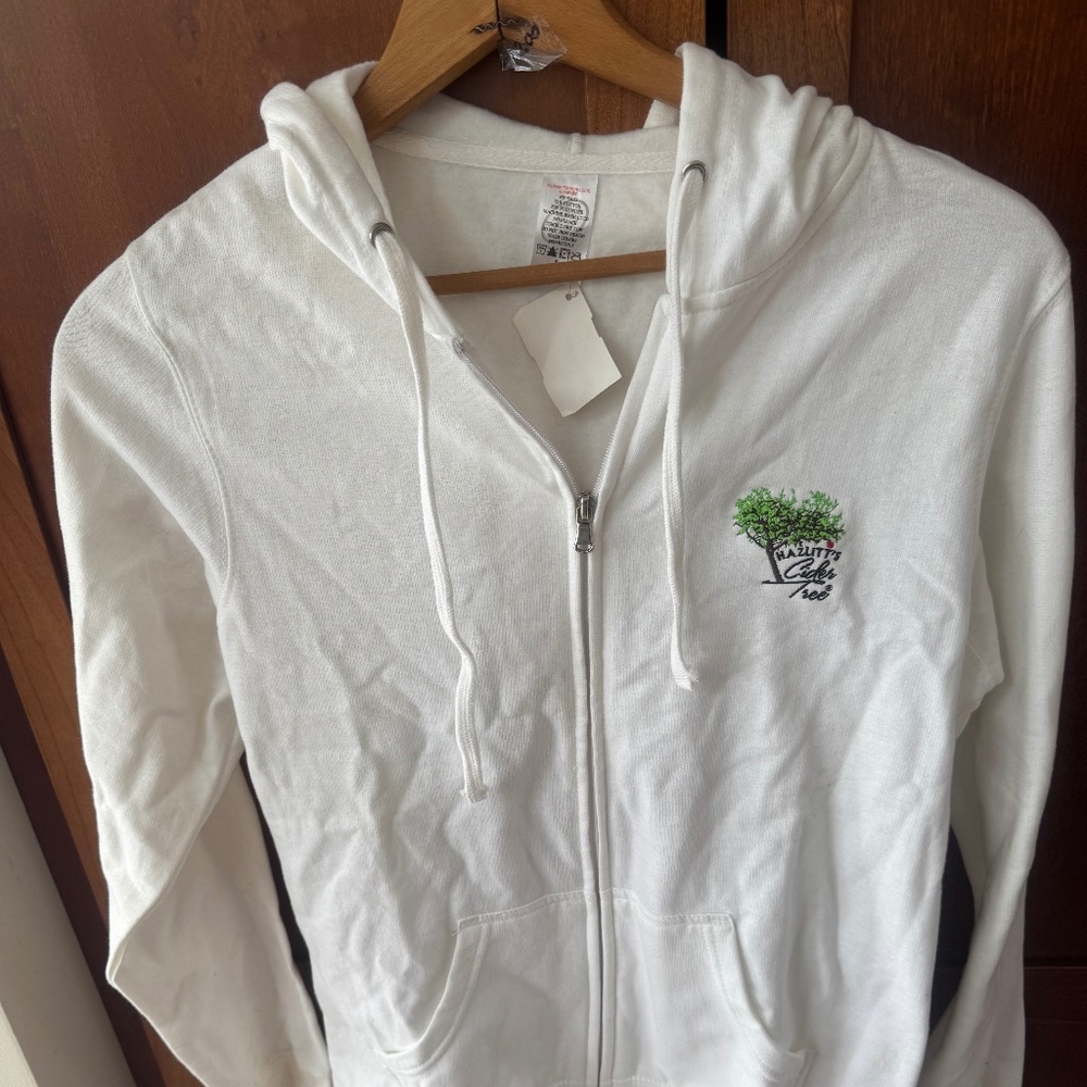 Hazlitt's Winery Cider Tree White Hooded Sweatshirt New With Tags Women's -Large